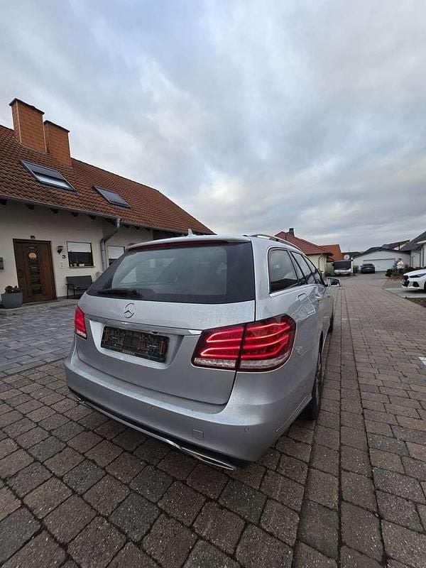 Silber Gebraucht 2013 Mercedes E300 Kombi | 11.500 € (Guter Preis) - Bild 1/4