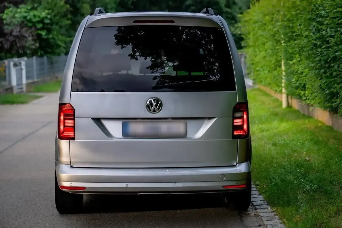 Gebraucht VW Caddy Maxi 140 PS (102 kW) 2018 Silber Van / Kleinbus