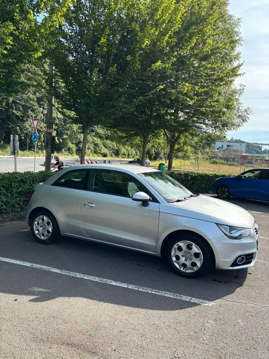 Gebraucht Audi A1 104 PS (76 kW) 2011 Silber Kleinwagen