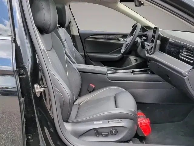 Gebraucht VW Passat Elegance 272 PS (200 kW) 2025 Schwarz Kombi
