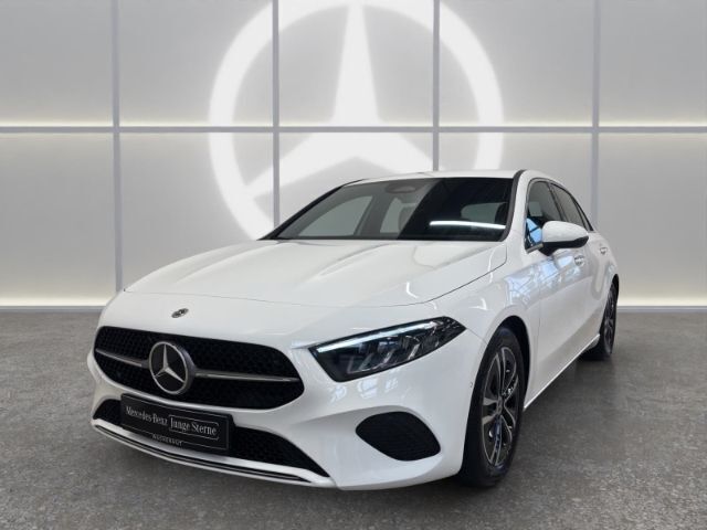 Weiss Gebraucht 2023 Mercedes A180 Advanced Limousine | 27.490 € (Guter Preis) - Bild 1/4