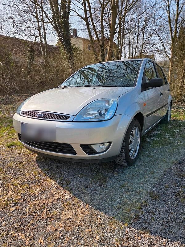 Gebraucht Ford Fiesta Ghia 100 PS (73 kW) 2005 Silber Kleinwagen