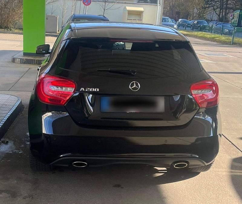 Gebraucht Mercedes 200 156 PS (114 kW) 2013 Schwarz Kleinwagen