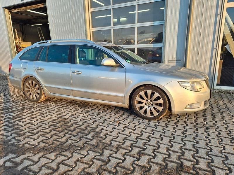 Silber Gebraucht 2010 Skoda Superb Elegance Kombi | 1.900 € (Superpreis) - Bild 1/4