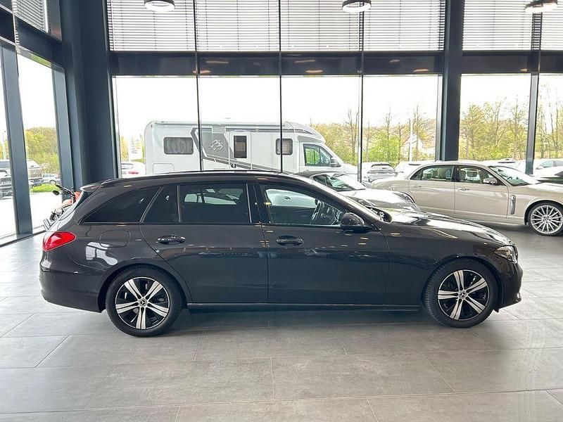 Gebraucht Mercedes C200 Avantgarde 163 PS (119 kW) 2022 Grau Limousine