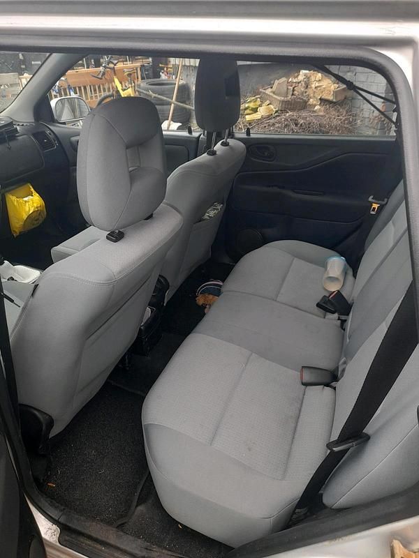 Gebraucht Mitsubishi Space Star 118 PS (86 kW) 2003 Silber Van / Kleinbus