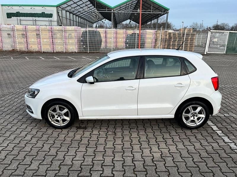 Gebraucht VW Polo Comfortline 90 PS (66 kW) 2015 Weiß Kleinwagen