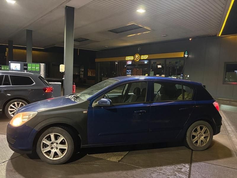 Second-hand Opel Astra 90 CP (66 kW) 2005 Albastru Hatchback