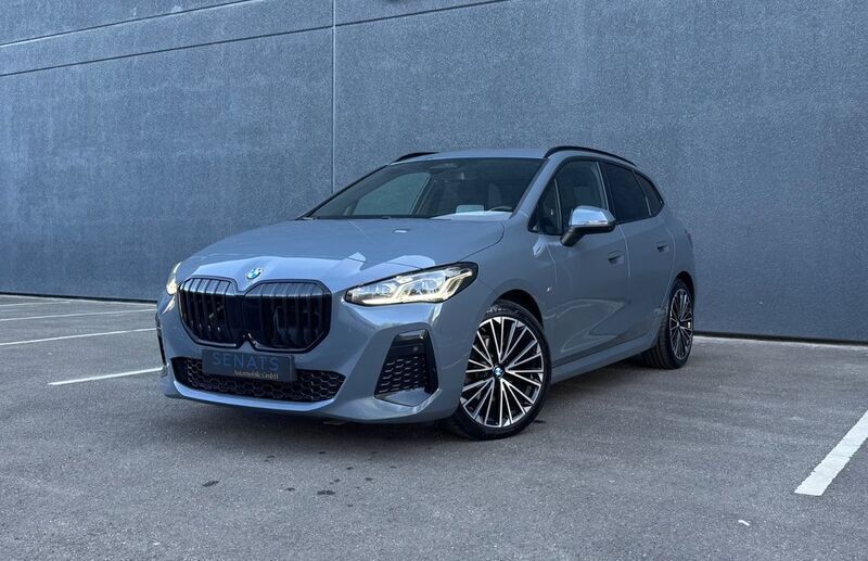 Grau Gebraucht 2023 BMW 218 Active Tourer M Sport Van / Kleinbus | 26.390 € (Guter Preis) - Bild 1/4