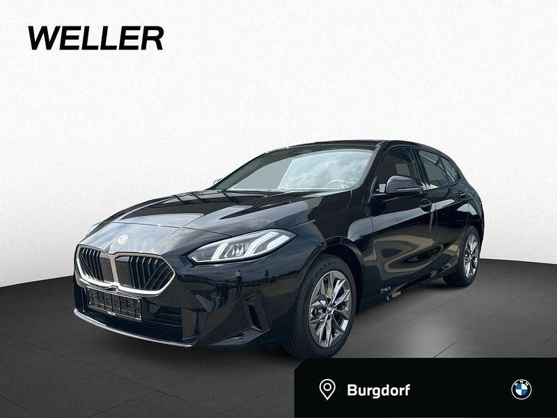 Schwarz (schwarz) Neu 2025 BMW 120 Comfort Edition Kleinwagen | 32.590 € (Superpreis) - Bild 1/4