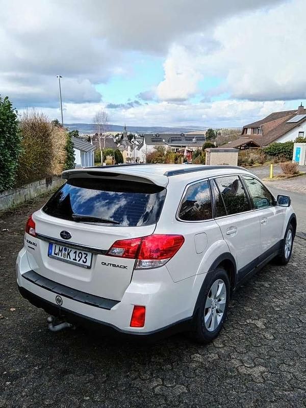 Gebraucht 2011 Subaru Outback Exclusive+ SUV | 19.876 € - Bild 1/4