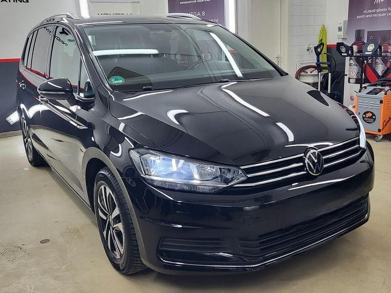 Schwarz Gebraucht 2020 VW Touran United Van / Kleinbus | 22.800 € (Fairer Preis) - Bild 1/4