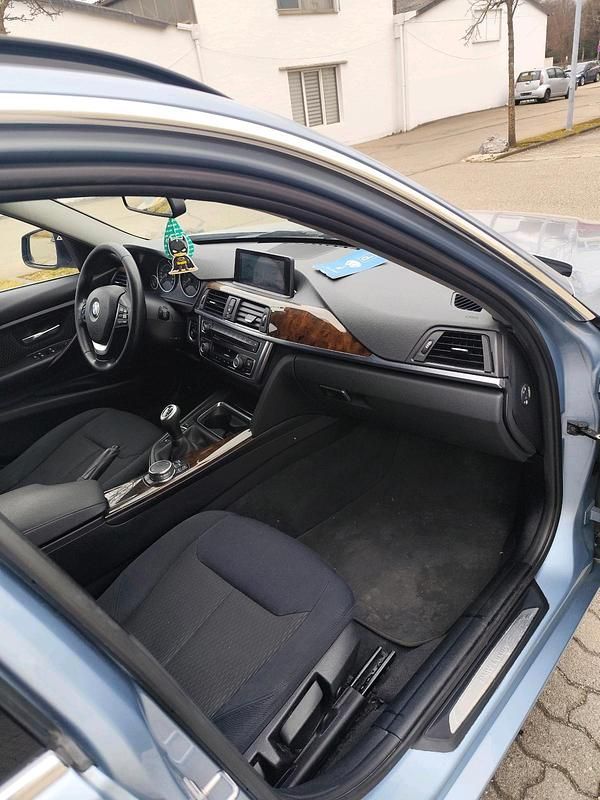 Gebraucht BMW 320 163 PS (119 kW) 2014 Grau Kombi