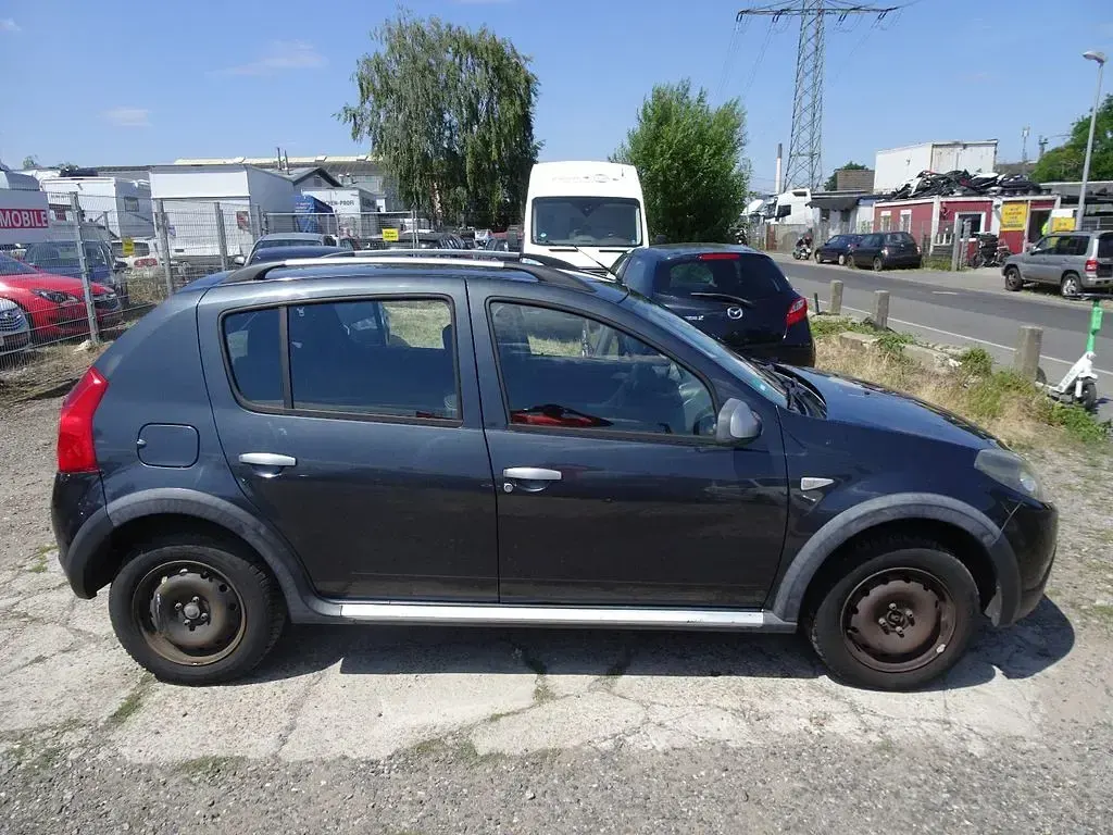 Gebraucht Dacia Sandero Stepway 84 PS (61 kW) 2011 Schwarz SUV