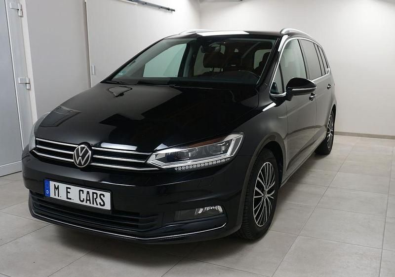 Schwarz Gebraucht 2020 VW Touran Highline Van / Kleinbus | 24.900 € (Fairer Preis) - Bild 1/4