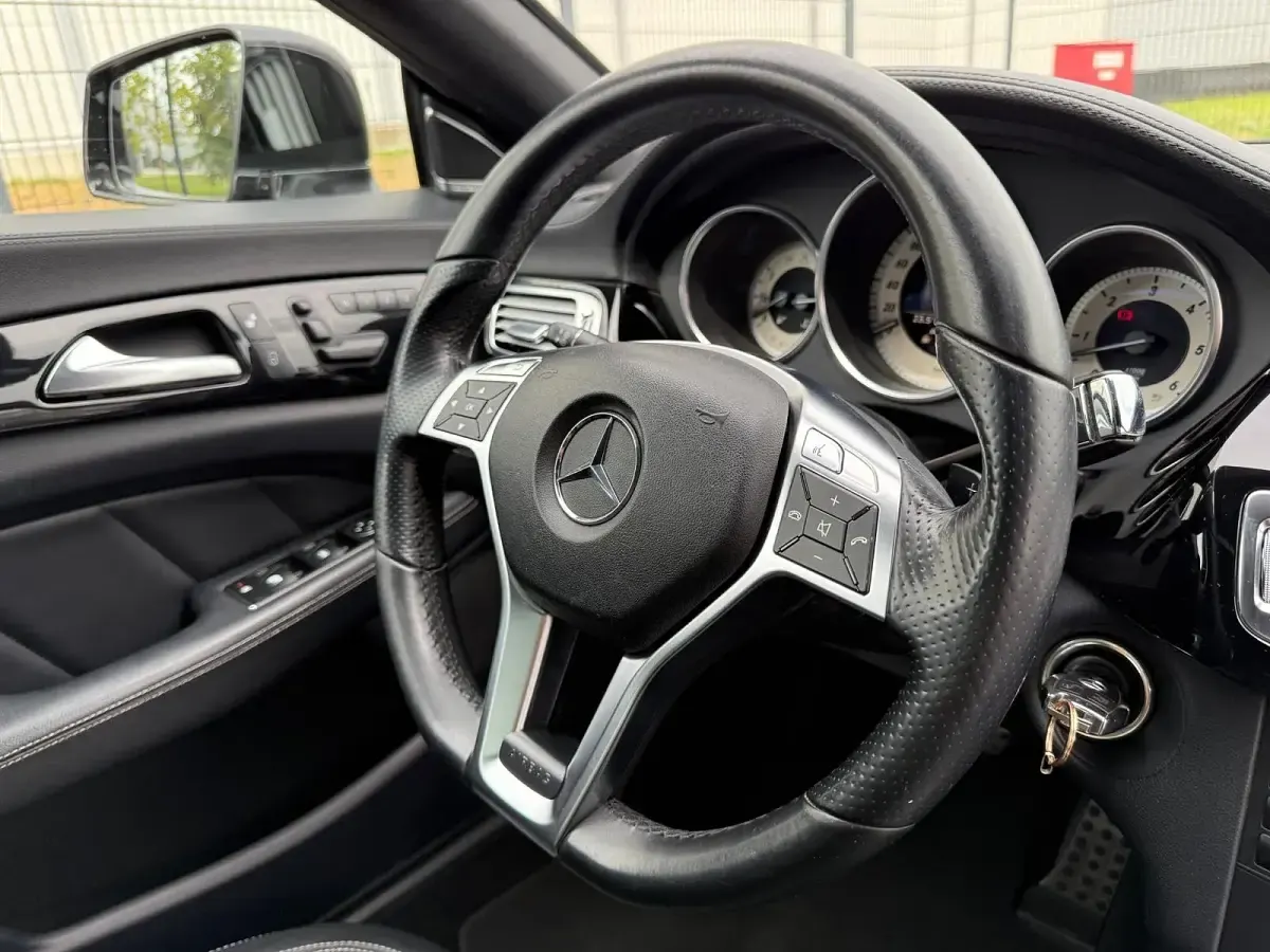 Gebraucht Mercedes CLS350 265 PS (194 kW) 2011 Schwarz Limousine