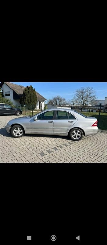 Silber Gebraucht 2003 Mercedes C220 Limousine | 1.600 € (Fairer Preis) - Bild 1/4