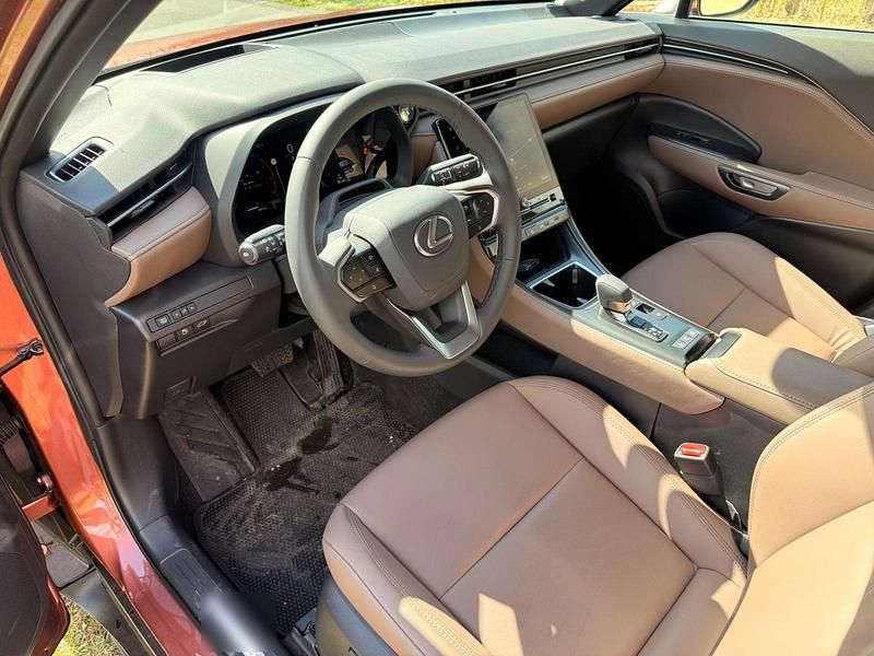 Gebraucht Lexus LBX 136 PS (100 kW) 2025 SUV