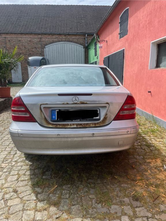 Silber Gebraucht 2001 Mercedes C200 Elegance Limousine | 1.500 € (Superpreis) - Bild 1/4
