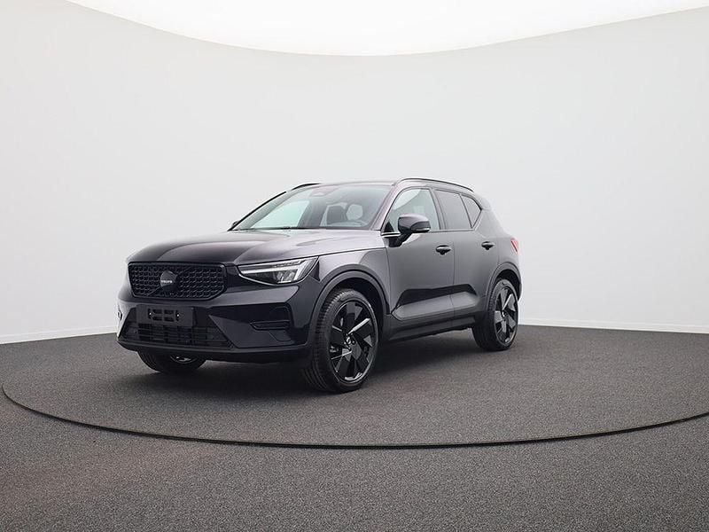 Neu Volvo XC40 Plus 2026 Onyx black metallic SUV