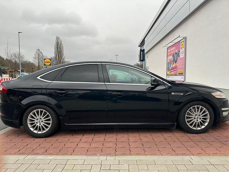Gebraucht Ford Mondeo 140 PS (102 kW) 2011 Schwarz Limousine