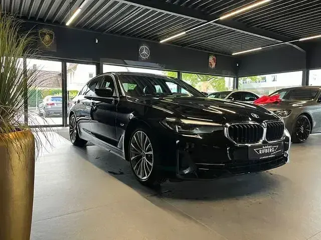 Gebraucht BMW 545e Performance 394 PS (289 kW) 2023 Schwarz ii Limousine
