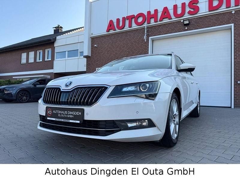 Weiß Gebraucht 2019 Skoda Superb Style Kombi | 10.950 € - Bild 1/4