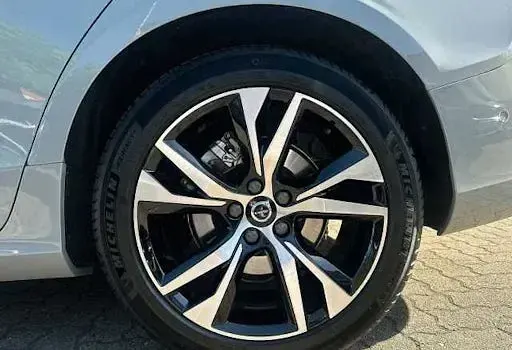 Gebraucht Volvo V60 Core 197 PS (144 kW) 2025 Grau Kombi