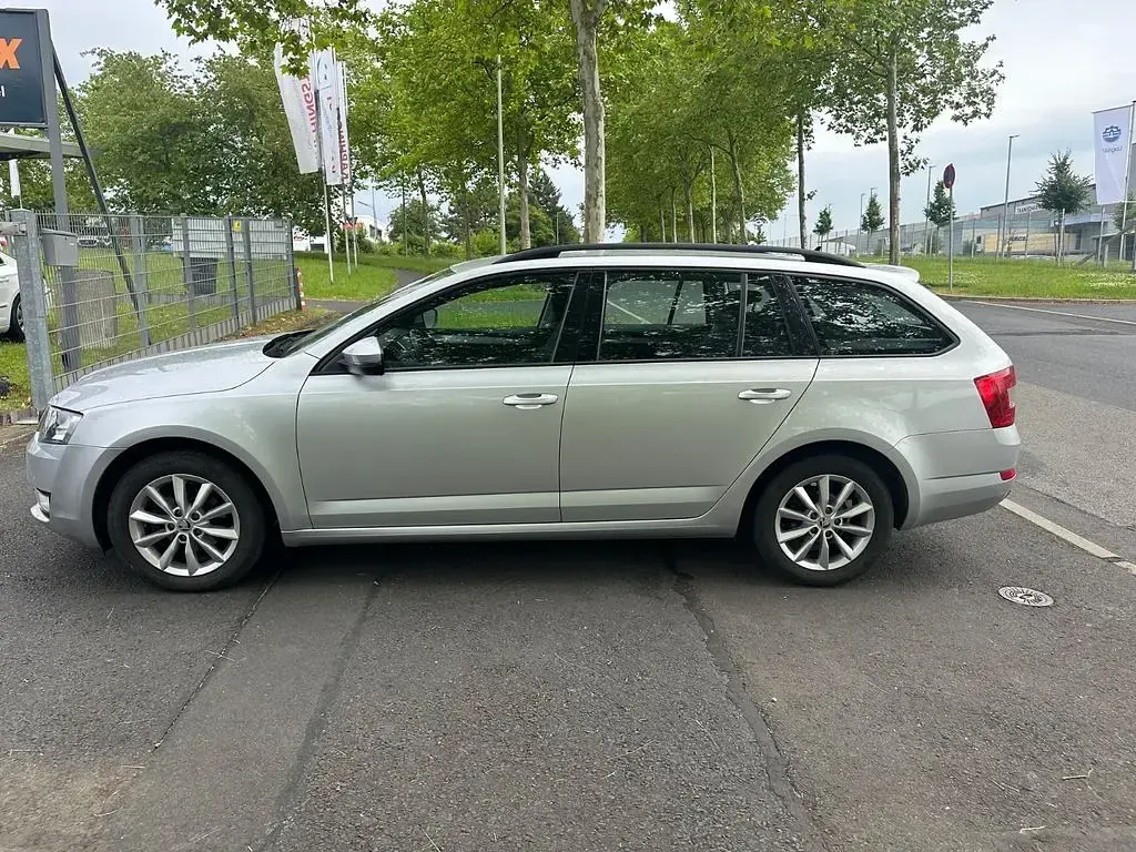 Gebraucht Skoda Octavia Ambition 110 PS (80 kW) 2016 Silber Kombi