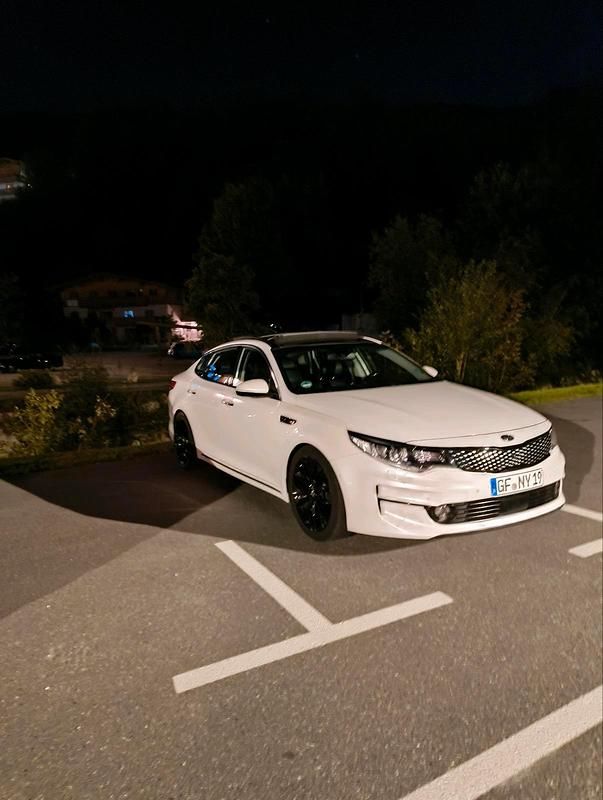 Weiß Gebraucht 2016 Kia Optima Limousine | 8.299 € (Superpreis) - Bild 1/4