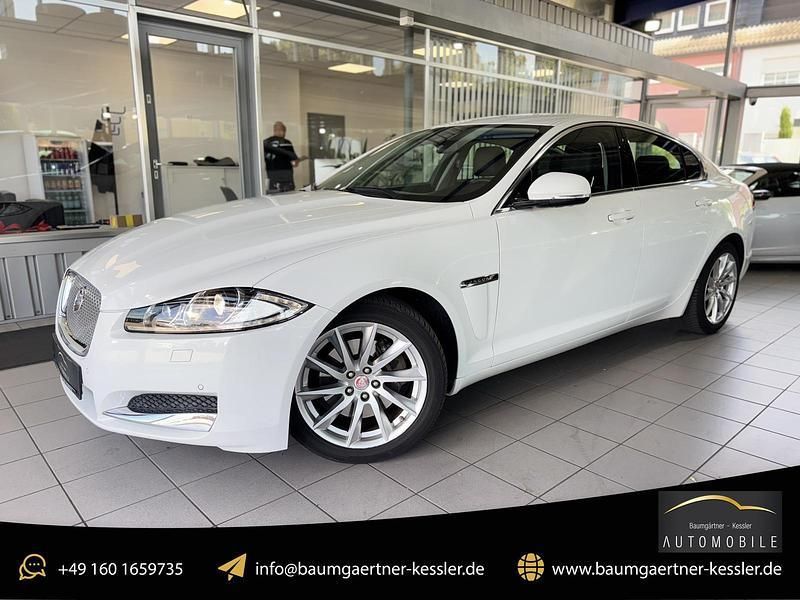 Weiss Gebraucht 2015 Jaguar XF Limousine | 12.990 € (Fairer Preis) - Bild 1/2