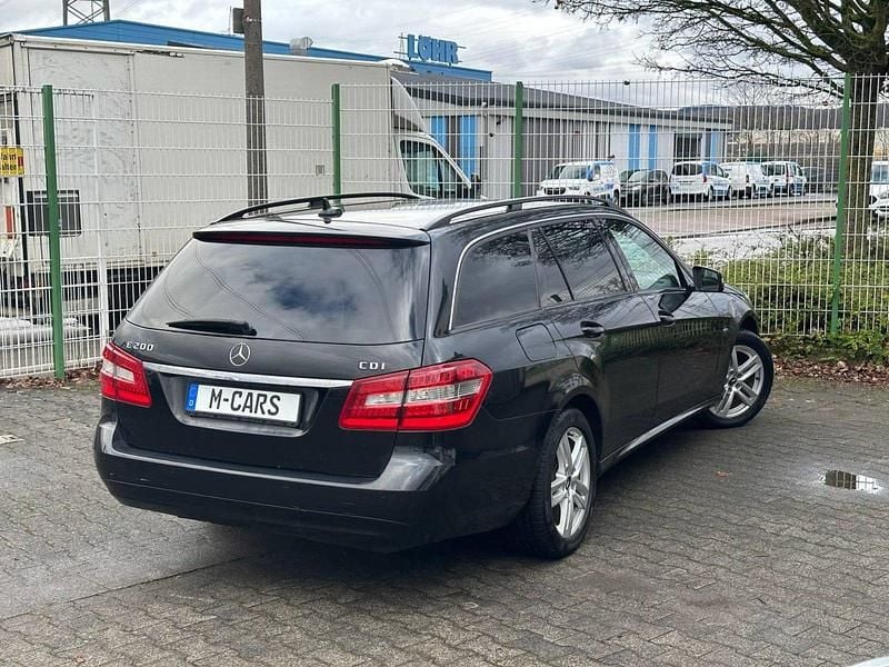 Gebraucht Mercedes E200 135 PS (99 kW) 2011 Schwarz Kombi