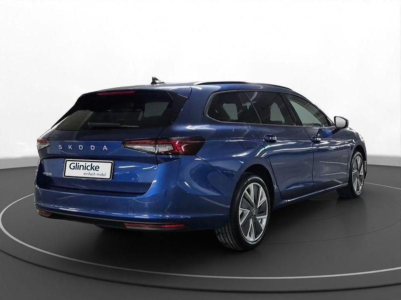 Neu Skoda Superb Selection 150 PS (110 kW) 2026 Cobalt blau metallic Kombi