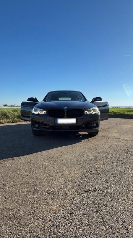 Gebraucht BMW 330 258 PS (189 kW) 2018 Grau Limousine