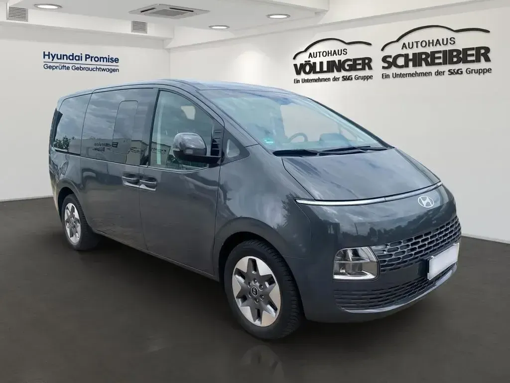 Gebraucht Hyundai Staria Prime 224 PS (164 kW) 2025 Grau Van / Kleinbus