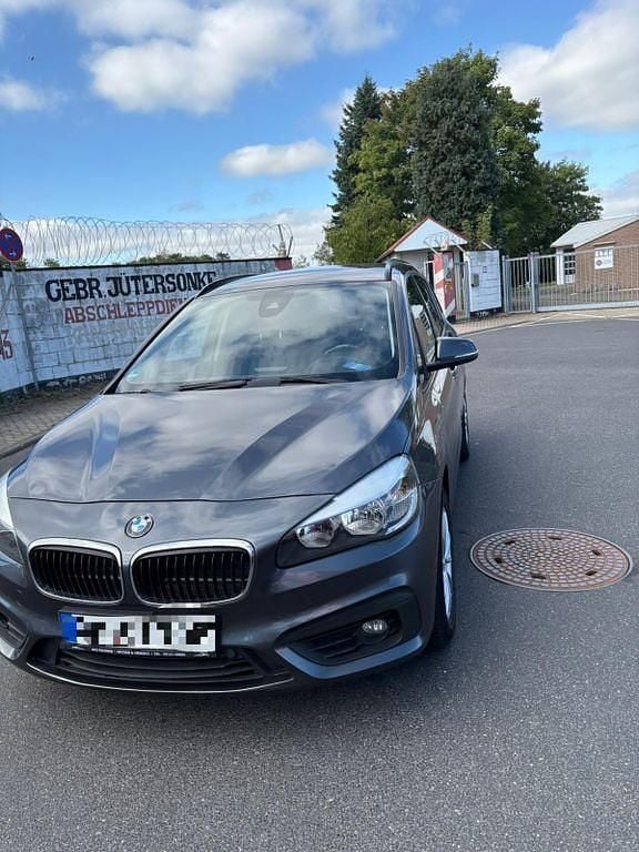 Grau Gebraucht 2015 BMW 218 Gran Tourer Performance Van / Kleinbus | 8.500 € (Etwas zu teuer) - Bild 1/4