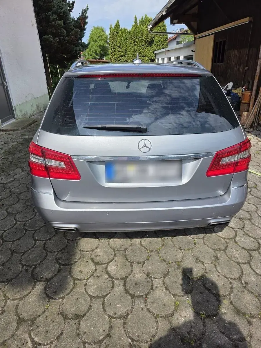 Gebraucht Mercedes E250 Avantgarde 204 PS (150 kW) 2012 Grau Kombi