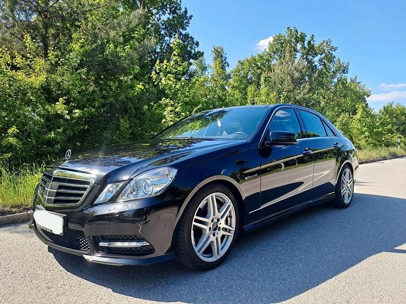 Schwarz Gebraucht 2012 Mercedes E550 Limousine | 28.500 € - Bild 1/4