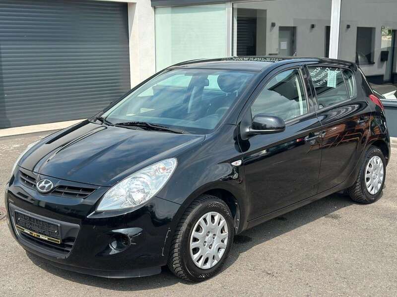 Schwarz Gebraucht 2011 Hyundai i20 Kleinwagen | 3.990 € (Fairer Preis) - Bild 1/4