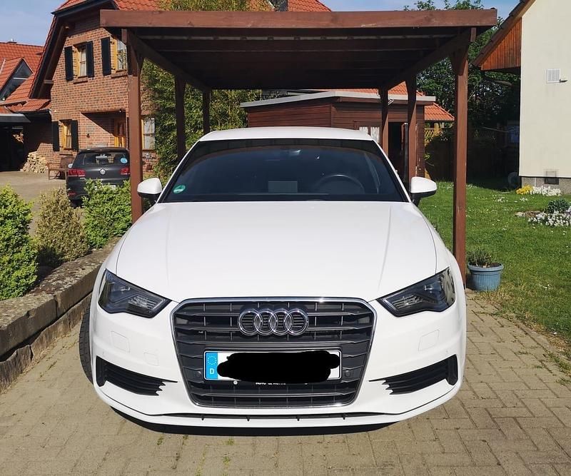 Weiß Gebraucht 2016 Audi A3 Limousine | 13.700 € (Guter Preis) - Bild 1/4