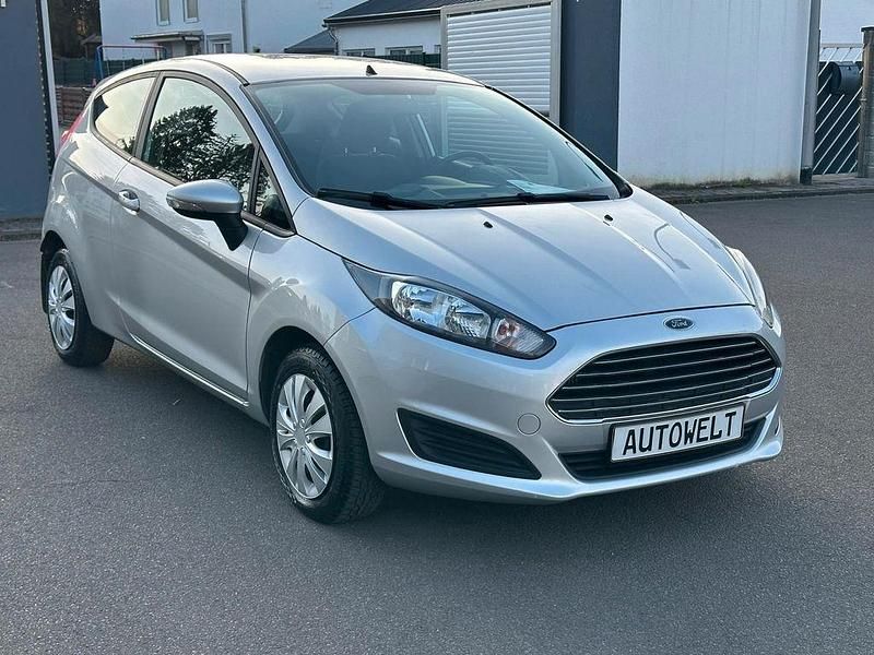 Gebraucht Ford Fiesta Trend 101 PS (74 kW) 2014 Silber Kleinwagen