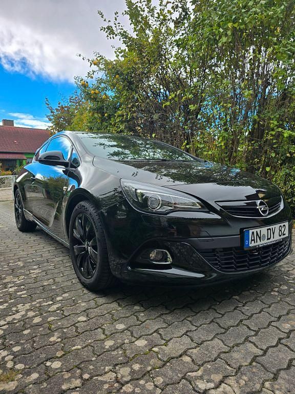 Schwarz Gebraucht 2017 Opel Astra GTC OPC Limousine | 11.100 € (Teuer) - Bild 1/4