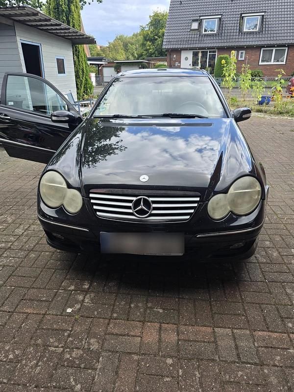 Schwarz Gebraucht 2005 Mercedes C180 Coupé | 2.400 € (Fairer Preis) - Bild 1/4