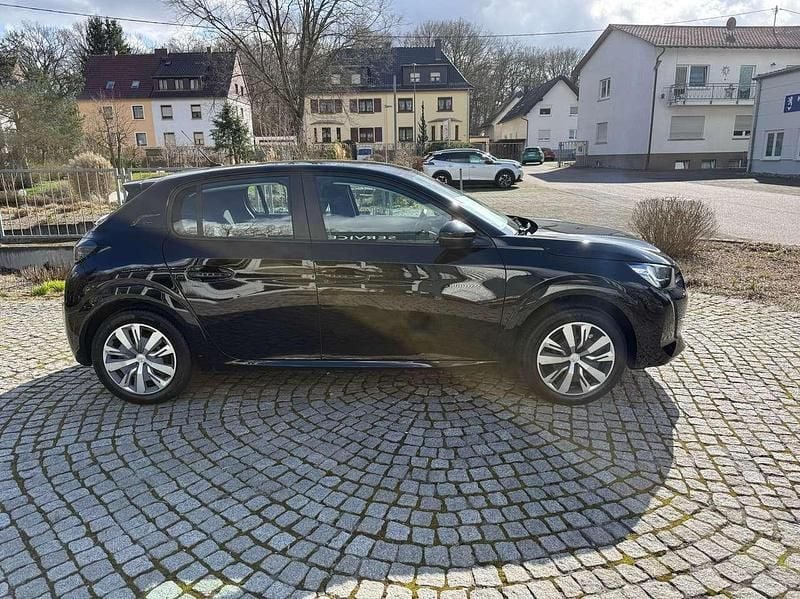 Gebraucht Peugeot e-208 Active 100 kW (136 PS) 2021 Noir perla nera Kleinwagen