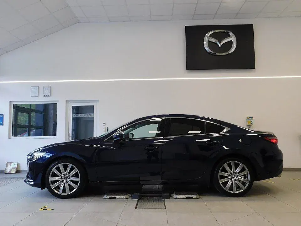 Używany Mazda 6 Sky 194 KM (142 kW) 2022 Niebieski Sedan/Limuzyna