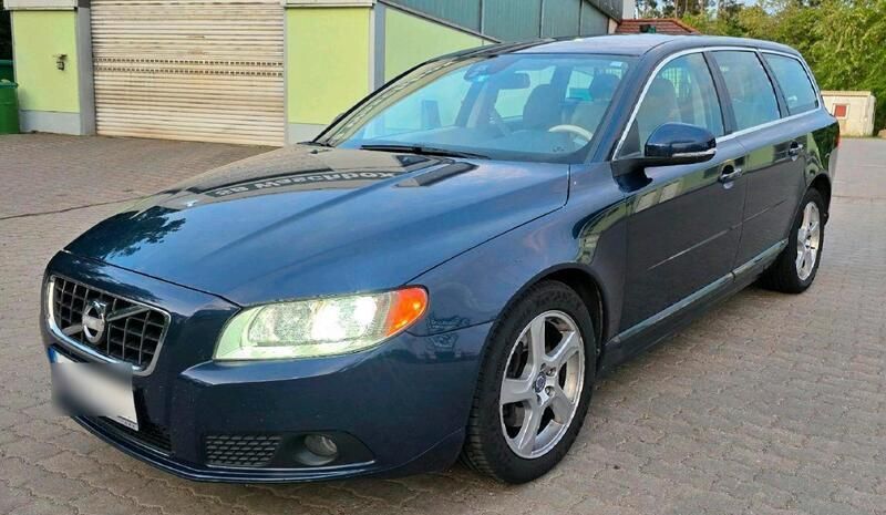 Blau Gebraucht 2012 Volvo V70 Kombi | 5.850 € (Guter Preis) - Bild 1/4