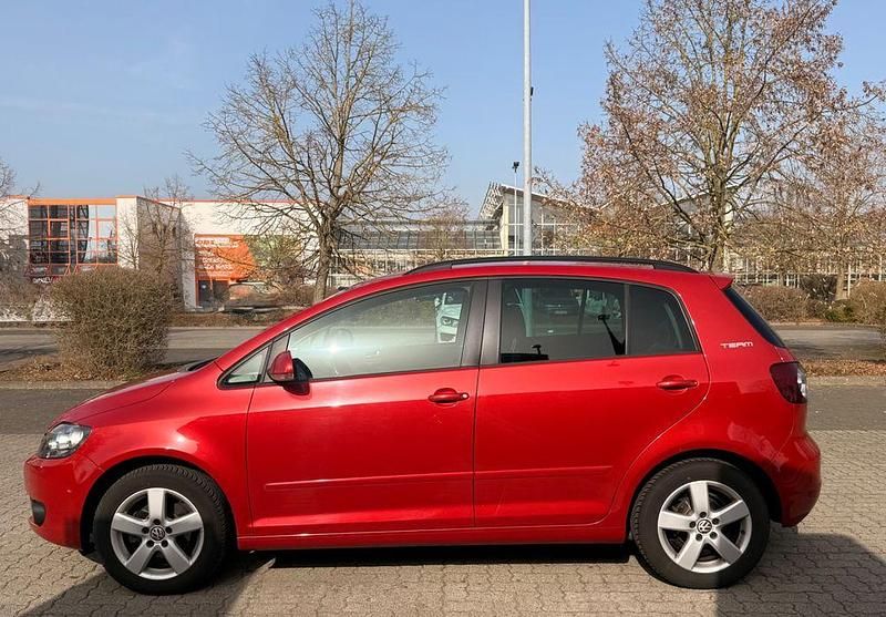 Gebraucht VW Golf Plus Cross Team 105 PS (77 kW) 2012 Rot Van / Kleinbus