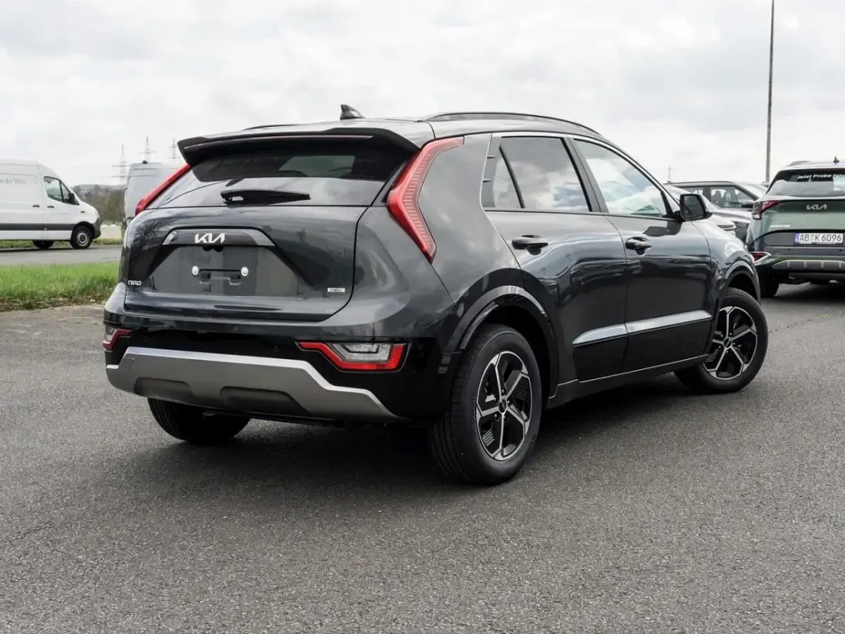 Używany Kia Niro Vision 129 KM (94 kW) 2025 Szary SUV