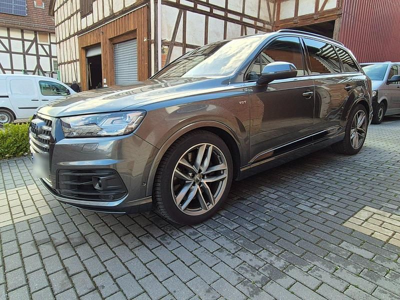 Gebraucht Audi SQ7 Design 435 PS (319 kW) 2017 Grau SUV