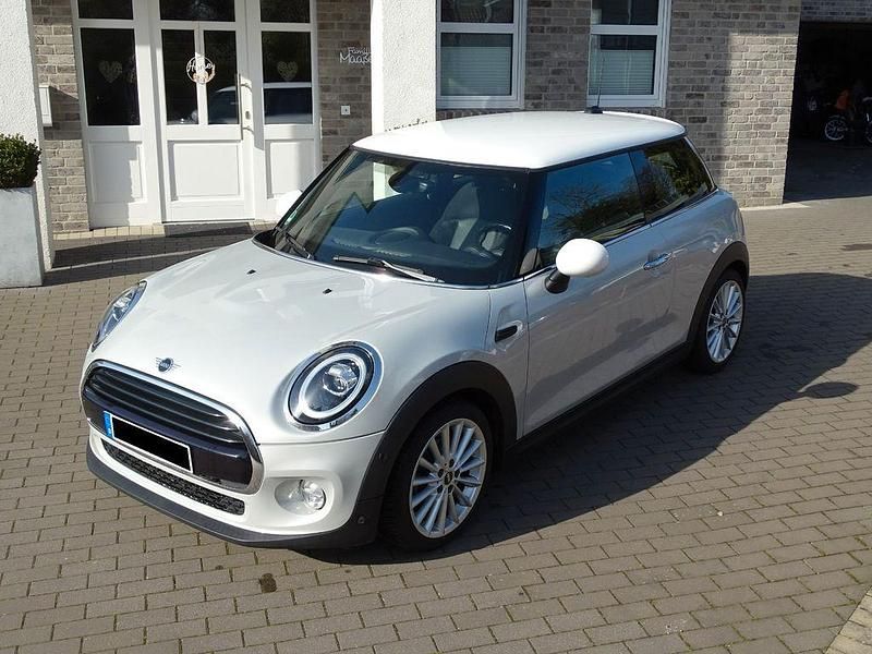 Gebraucht Mini Cooper 136 PS (100 kW) 2018 Weiß Kleinwagen